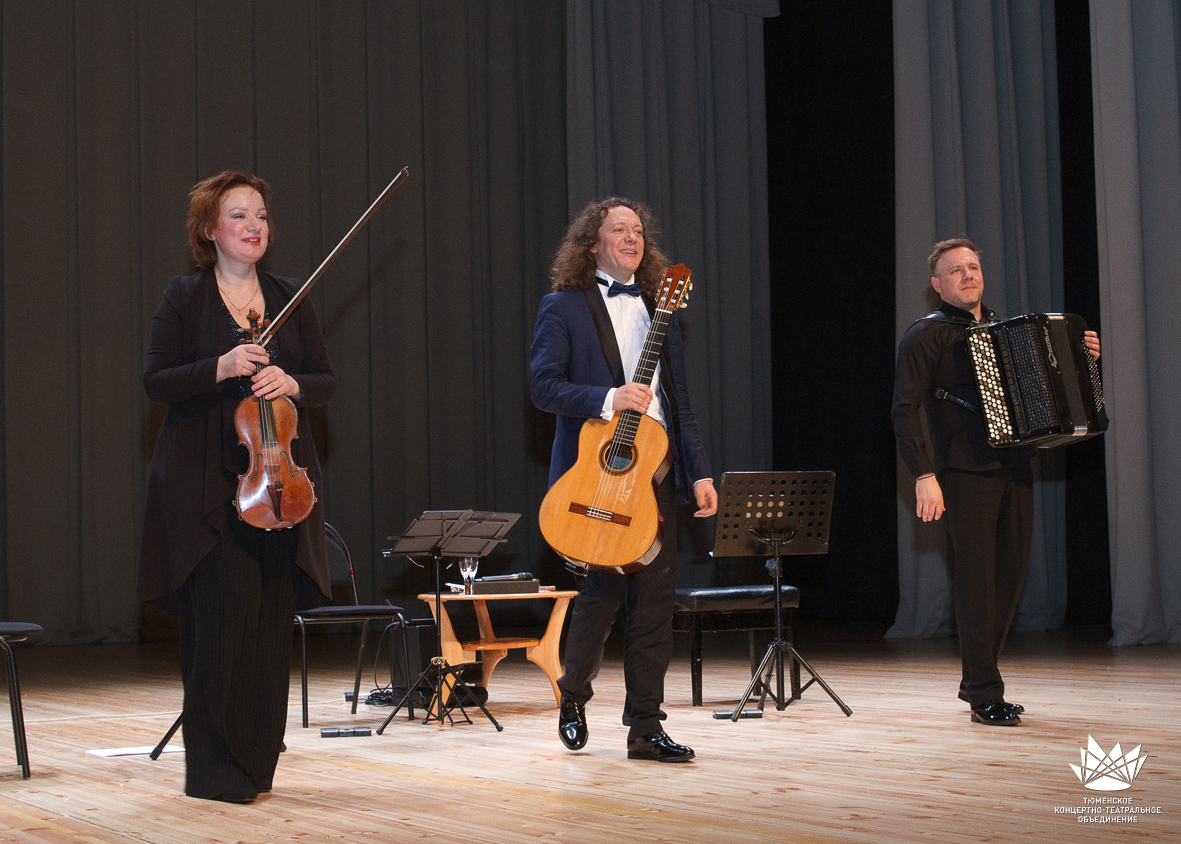 На сцене Тюменской Филармонии прозвучали «Танцы со временем», в ...